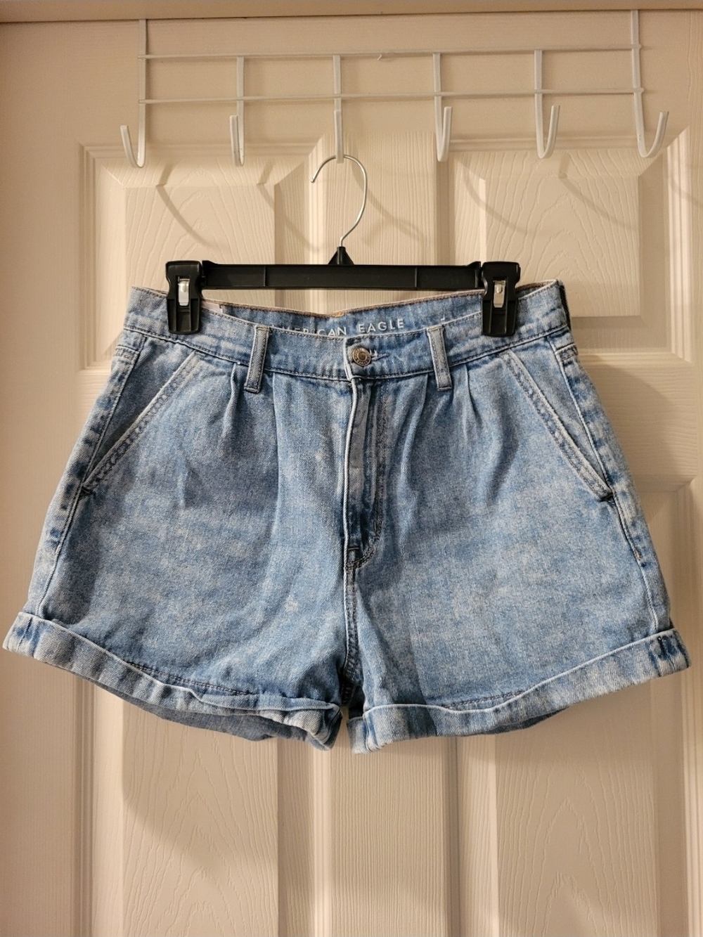 American Eagle Outfitters  Blue High-Rise Denim Mom Shorts Size 6